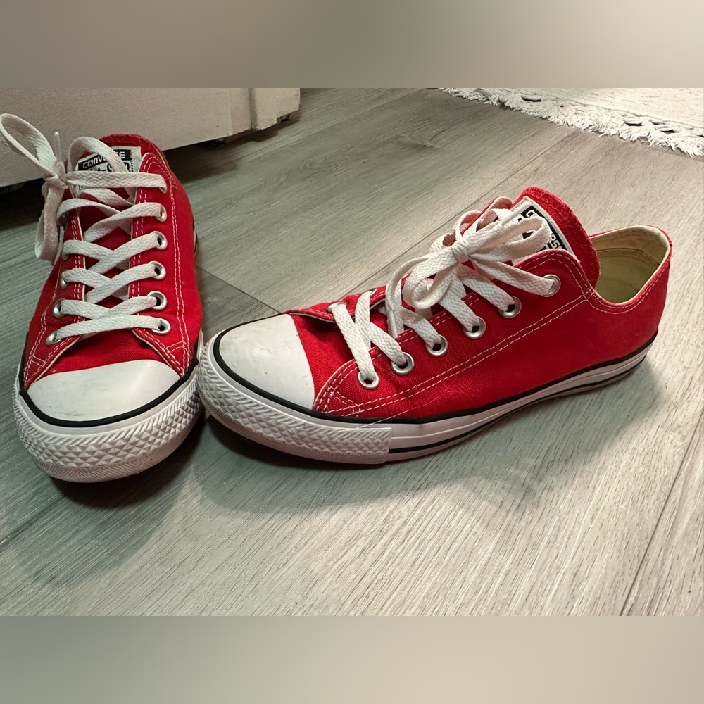 Converse Chuck Taylor All Star Canvas Lowtop Red Women’s 9